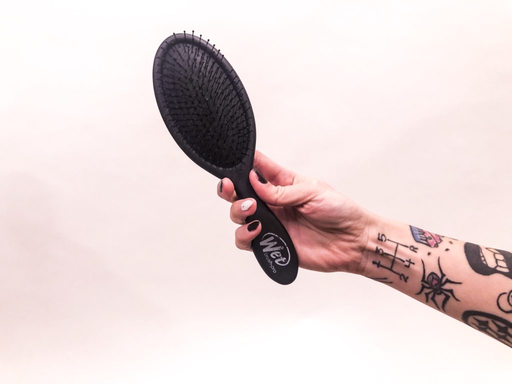 WET-HAIR-BRUSH