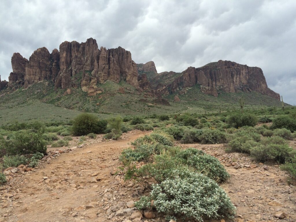 SUPERSTITION-MOUNTAIN