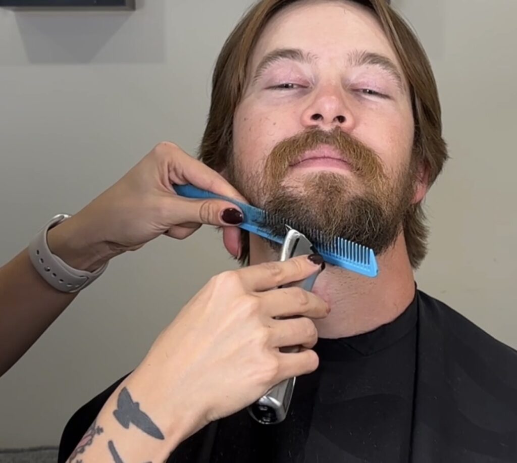 CLIPPER-OVER-COMB-METHOD-FOR-TRIMMING-BEARD