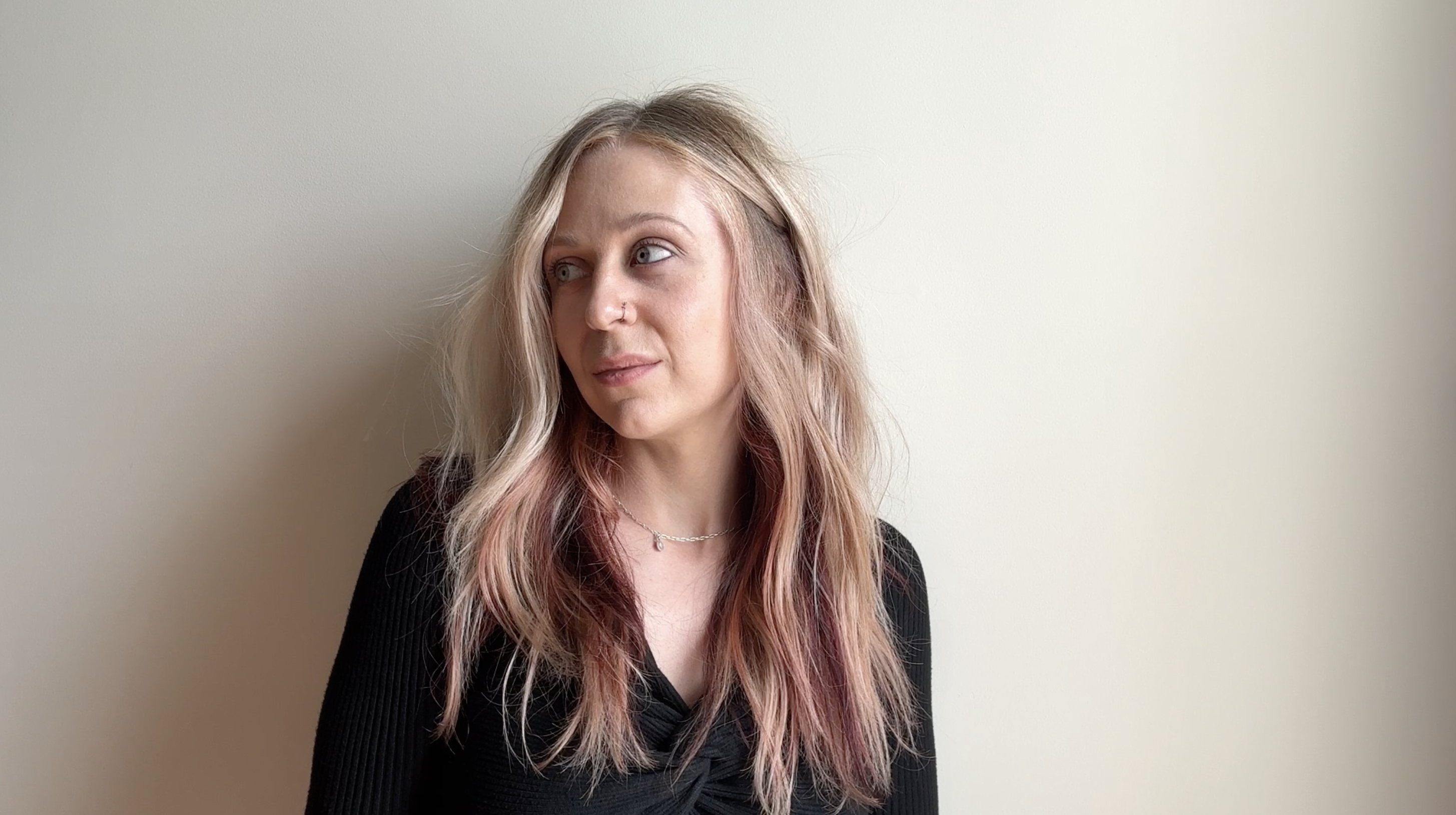 MAHOGANY-PEEKABOO-HIGHLIGHTS-ON-BLONDE-HAIR