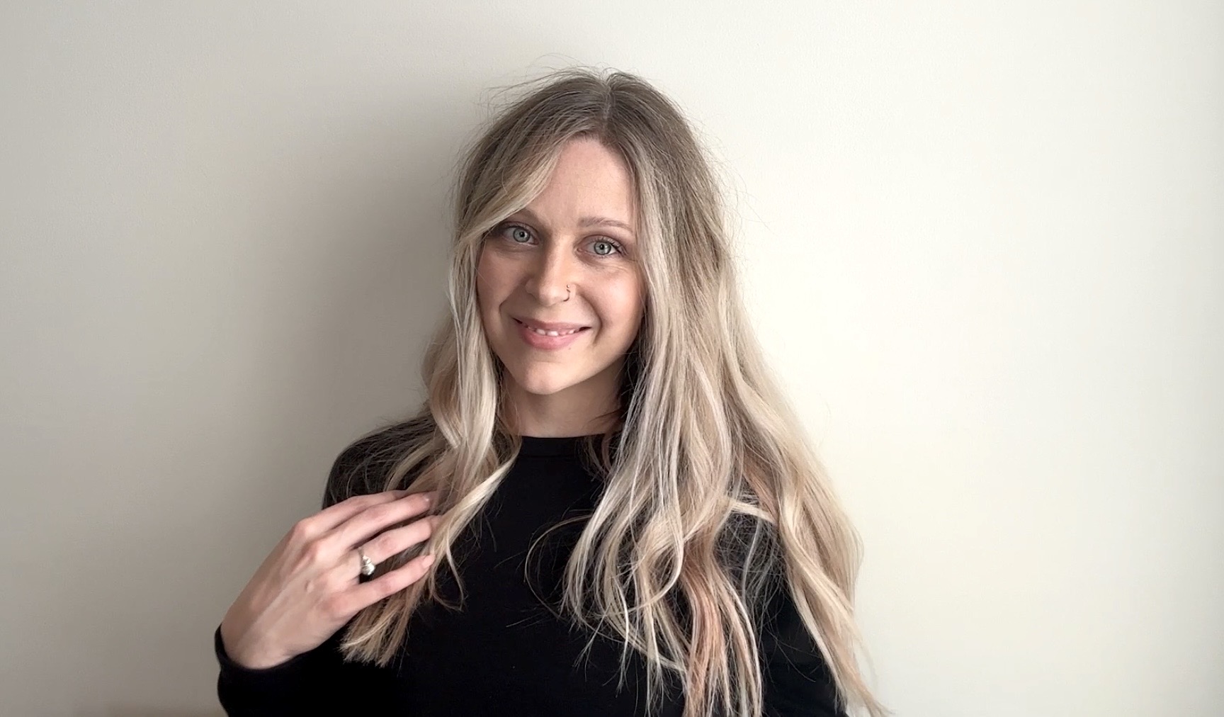 CURLED-BLENDED-MONEY-PIECE-ON-BLONDE-HAIR