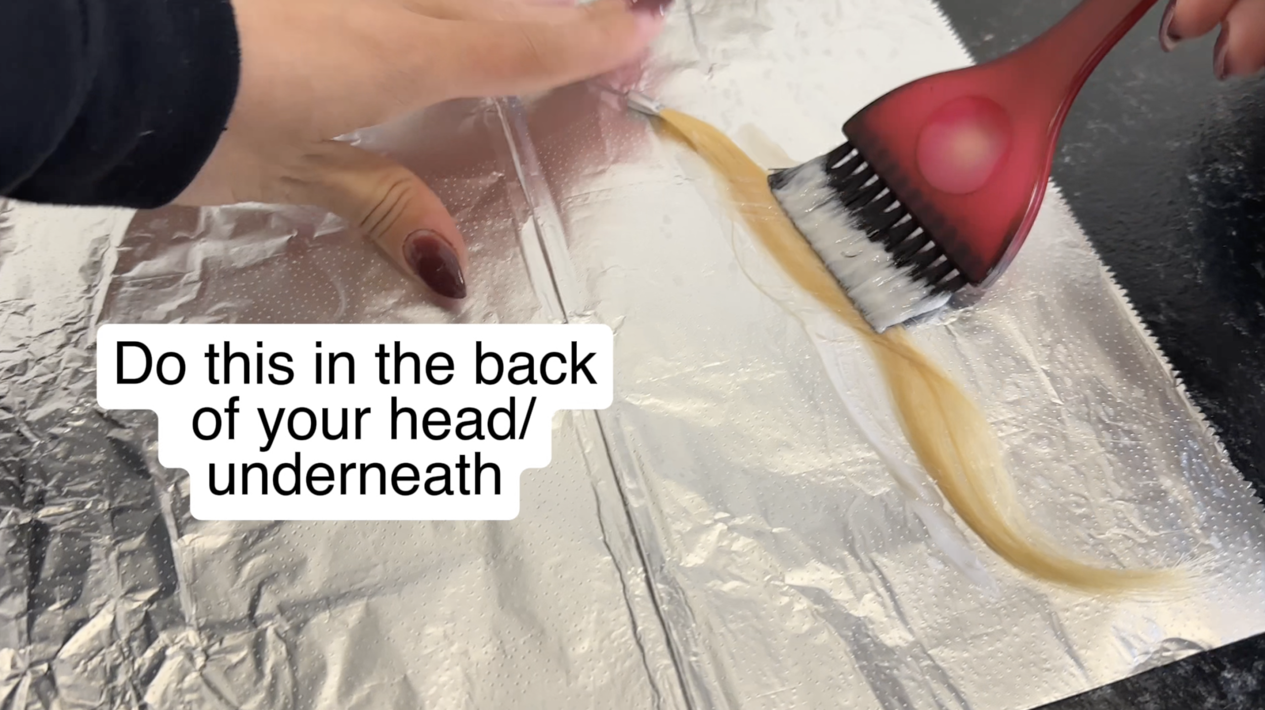 IMAGE-OF-DYEING-BLONDE-HAIR-SWATCH